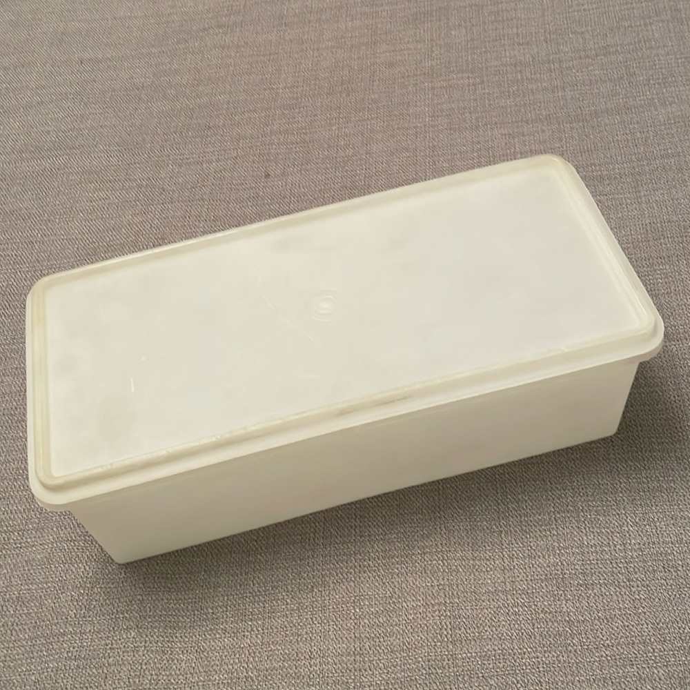 Tupperware Rectangular Large Food Storage or Bread Keeper Container - Picture 6 of 10